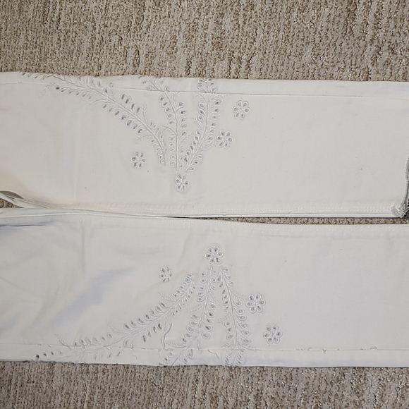 White cutout capri - Picture 2 of 5